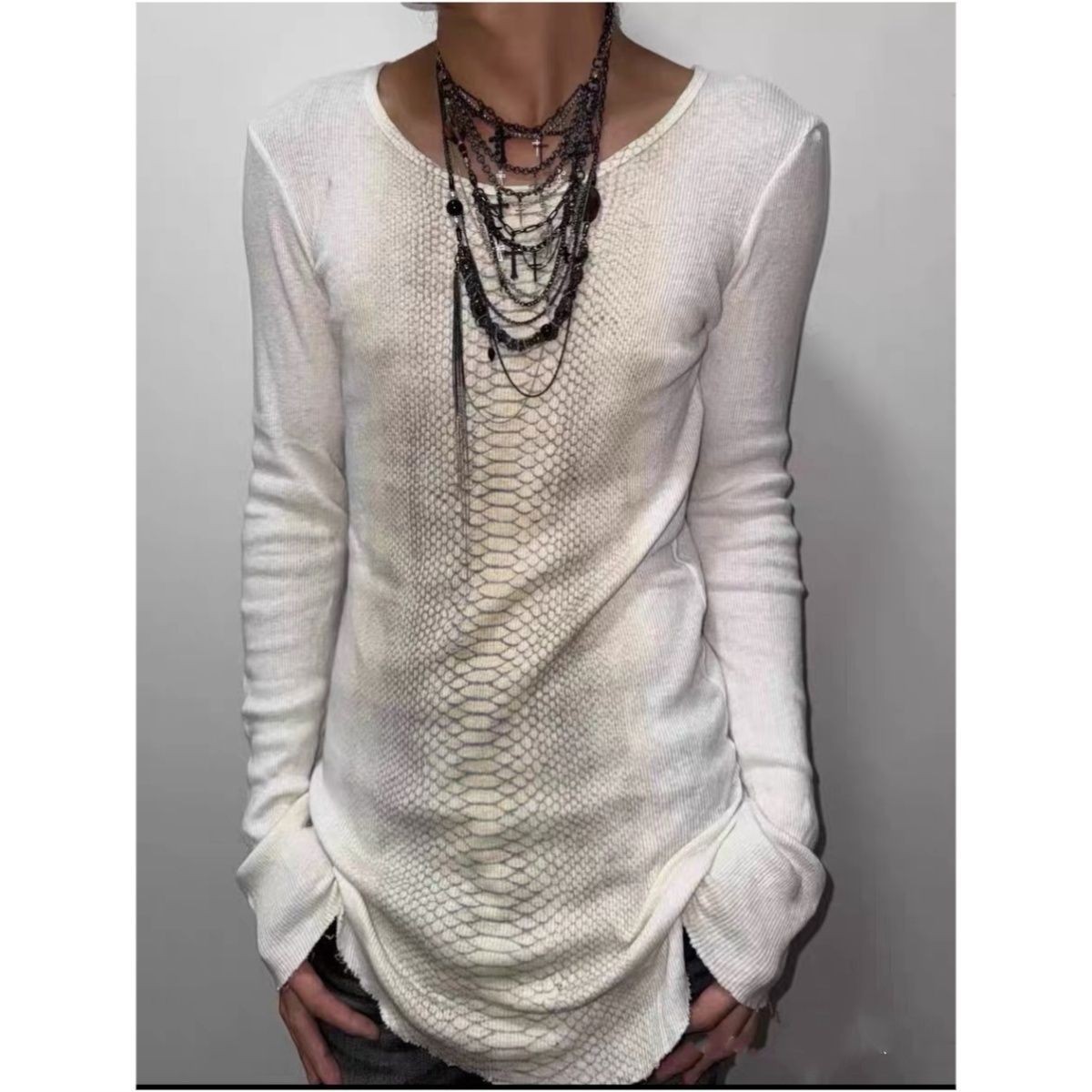 Tops Longsleeve Black Round Ne - Tee Graphic Print ulasan dan harga